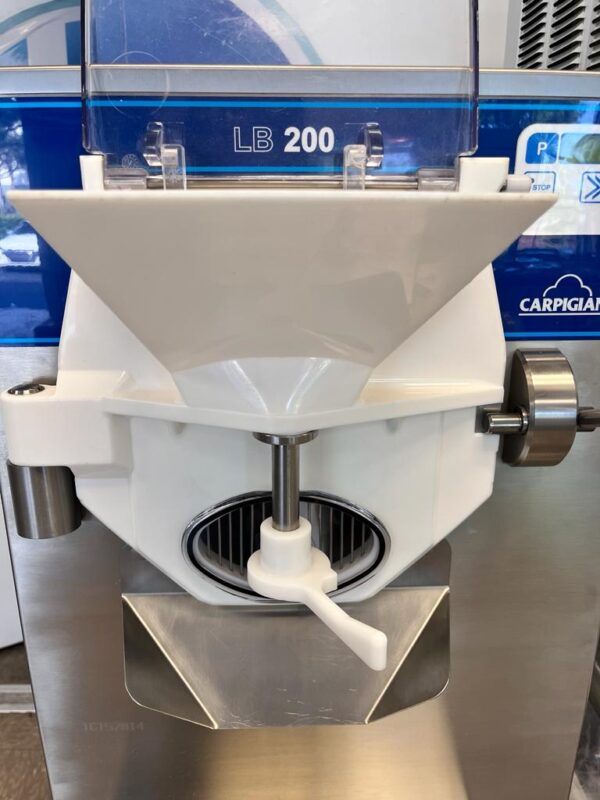 Descubre la Carpigiani LB 200 G Tronic usada: una máquina de heladería artesanal en excelentes condiciones, que combina rendimiento, versatilidad y sostenibilidad.