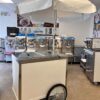 El Ice Cream Push Cart 515 - movilidad y frescura para tu helado, con refrigeración autónoma por 10-12 horas. Perfecto para días de 90°F.
