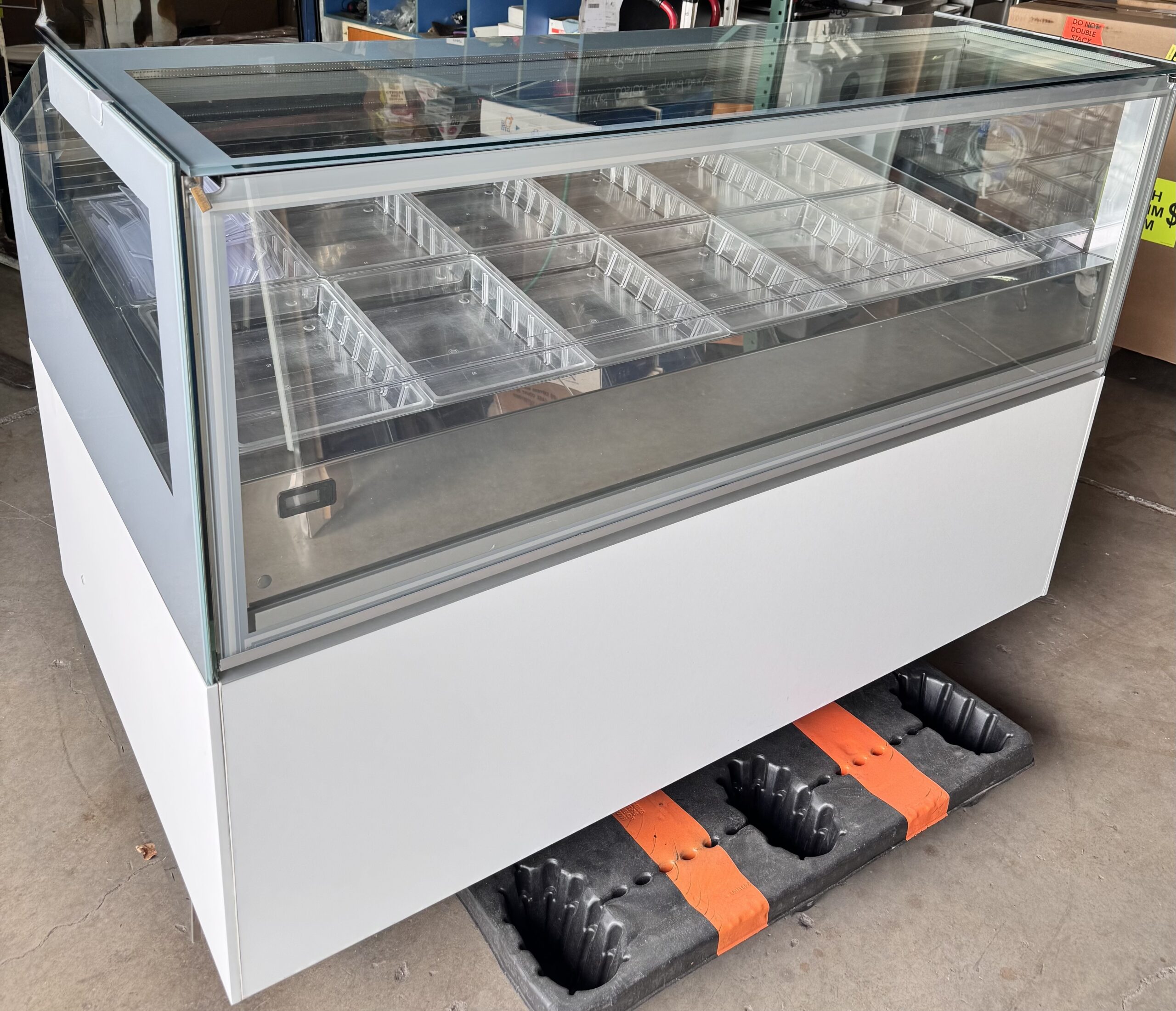 Vitrina de Gelato Italiana DBKM – 18 Pans (Usada) 3 Vitrina de Gelato Italiana DBKM – 18 Pans (Usada)